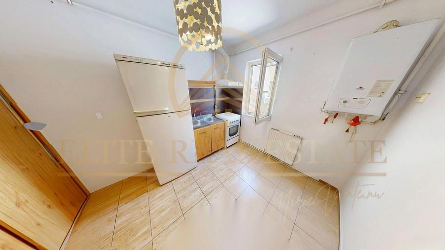 Apartament cu 3 camere decomandat în Casa de Cultură