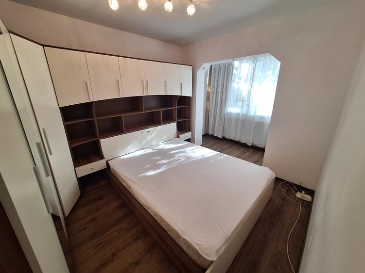 Apartament cu 3 camere semidecomandat în Dacia