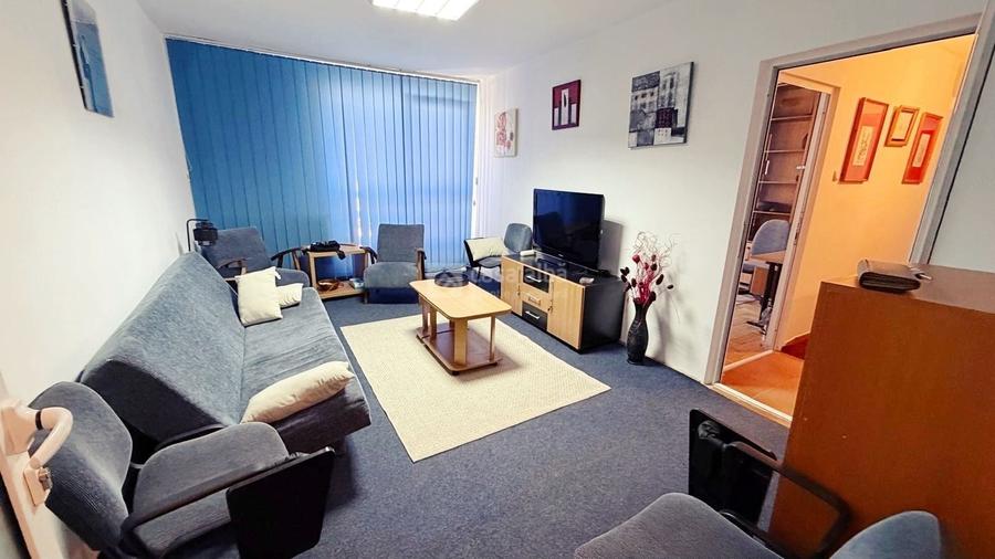 Apartament cu 3 camere decomandat, mobilat în Central