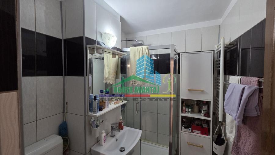 Apartament cu 3 camere decomandat, mobilat în Brăilei