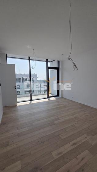 Penthouse cu 4 camere decomandat în 13 Septembrie