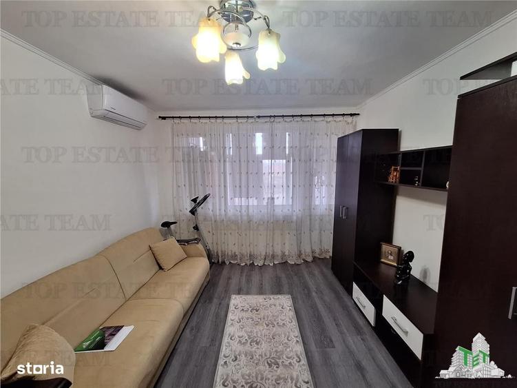 Apartament cu 2 camere semidecomandat, mobilat în Independenței