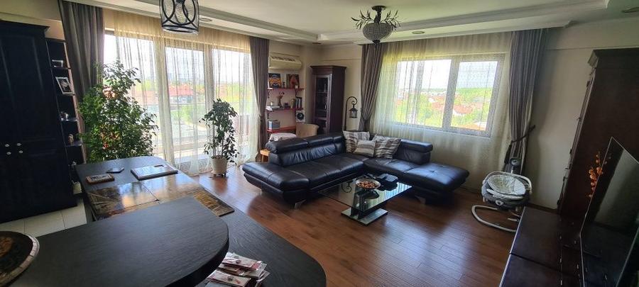 Apartament cu 3 camere decomandat în Central