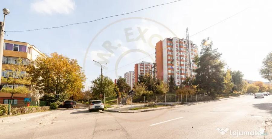 Teren stradal pe col? - Ideal afacere - front stradal mare - 8