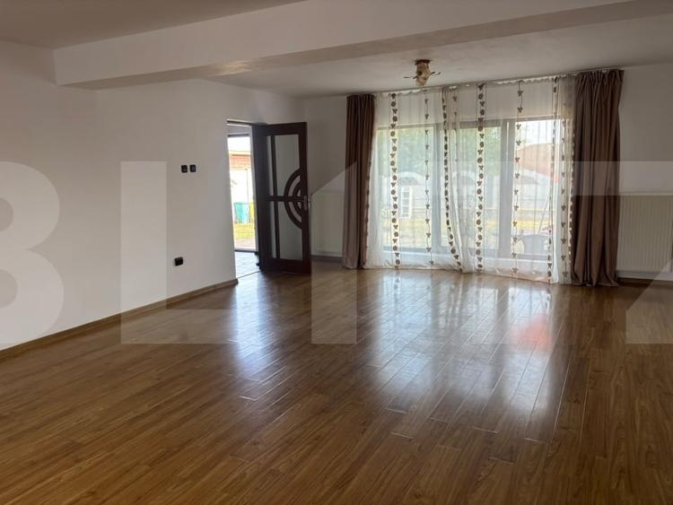 Casă individuală cu 4 camere cu Teren 508 Mp în Exterior Vest