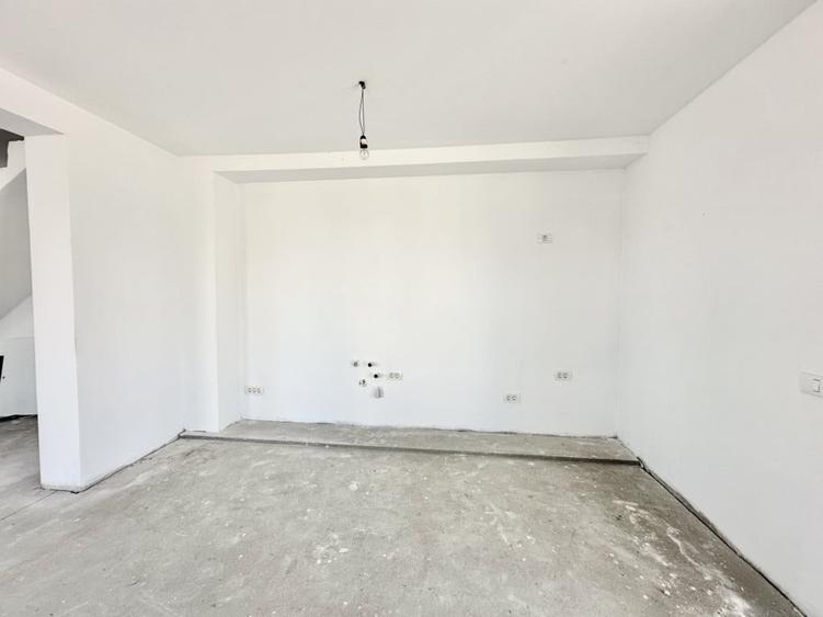 Casă cu 4 camere cu Teren 310 Mp în Bazoș
