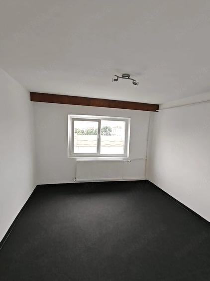 Apartament cu 3 camere decomandat în Democrației