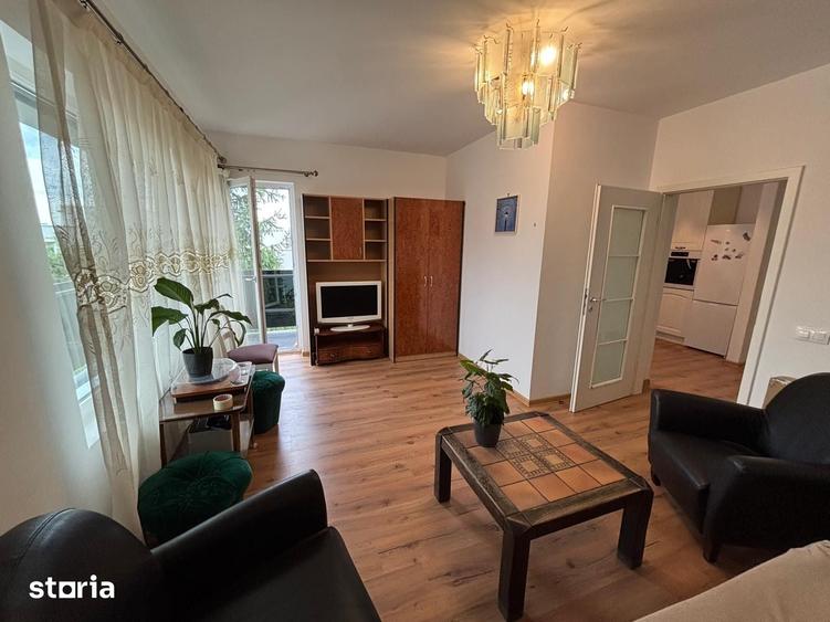 Apartament cu 3 camere decomandat în Europa