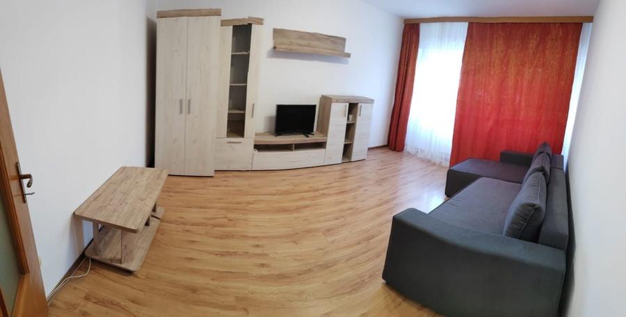 Apartament cu 3 camere decomandat în Casa de Cultură
