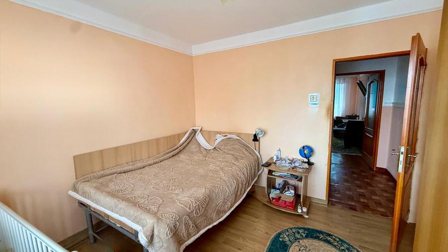 Apartament cu 3 camere decomandat în Alexandru cel Bun