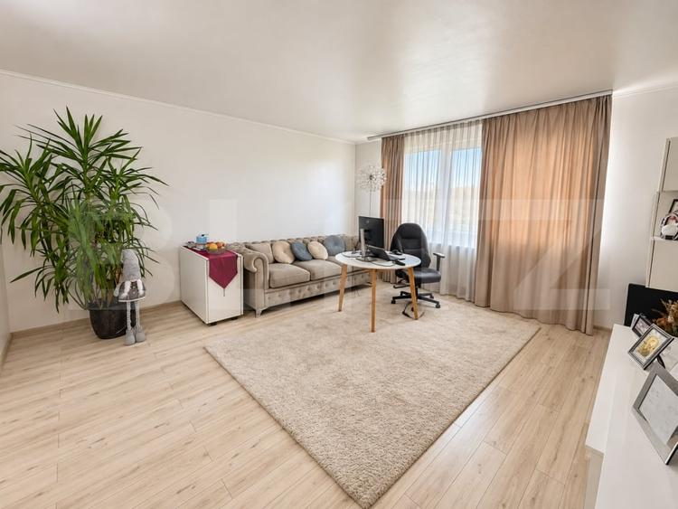 Apartament cu 3 camere decomandat, mobilat în Bucium