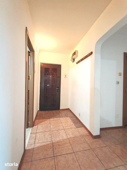 Apartament cu 3 camere decomandat în Prundu