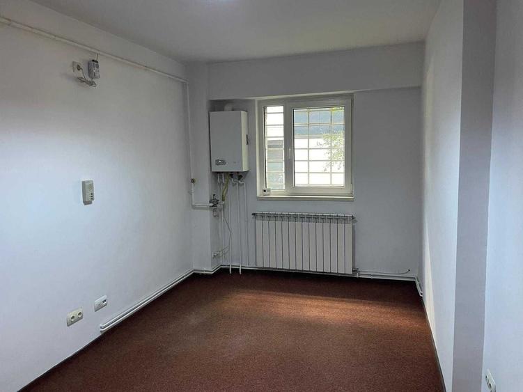 Apartament cu 3 camere decomandat în Exterior Vest