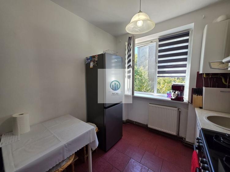Apartament cu 2 camere semidecomandat, mobilat în Central