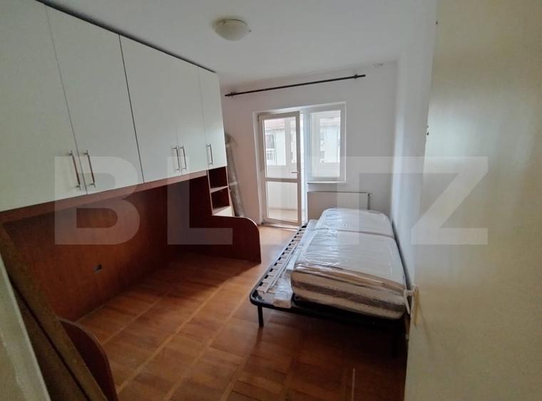 Apartament cu 3 camere decomandat în Craiovița Nouă