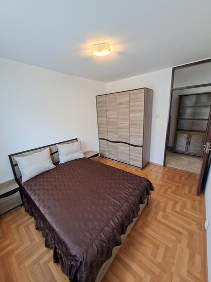 Apartament cu 4 camere decomandat în Astra