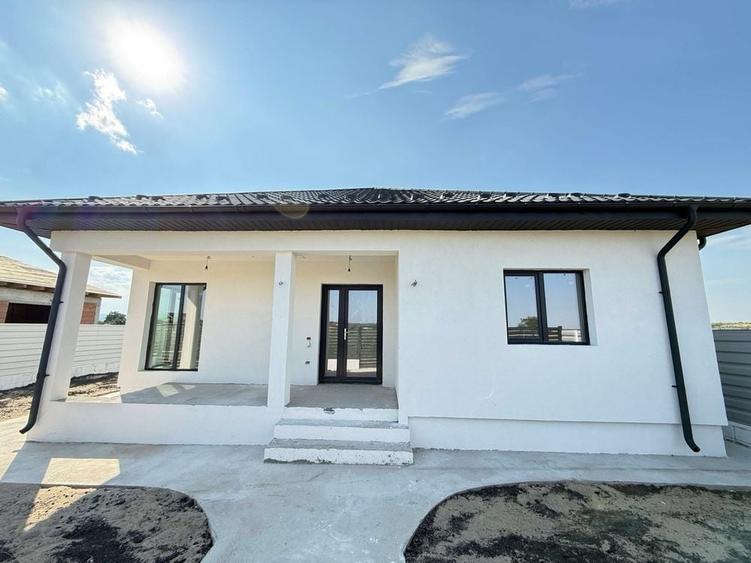 Casă cu 4 camere în Mărăcineni