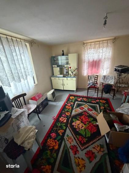 Casă cu 6 camere cu Canalizare în Central