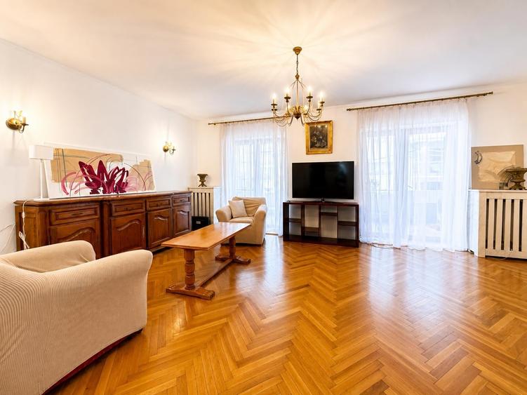 Apartament cu 4 camere decomandat în Dorobanți