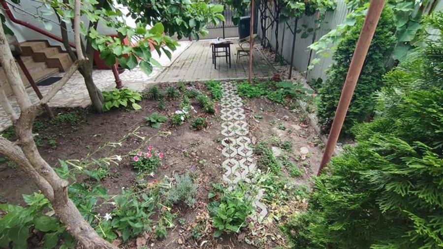 Casă cu 7 camere cu Teren 235 Mp în Brazda lui Novac