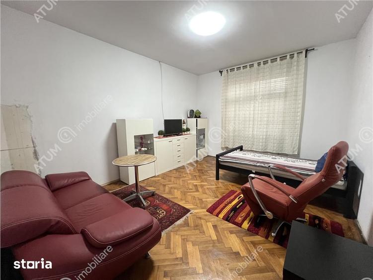 Casă cu 4 camere decomandat cu Teren 900 Mp în Calea Poplăcii