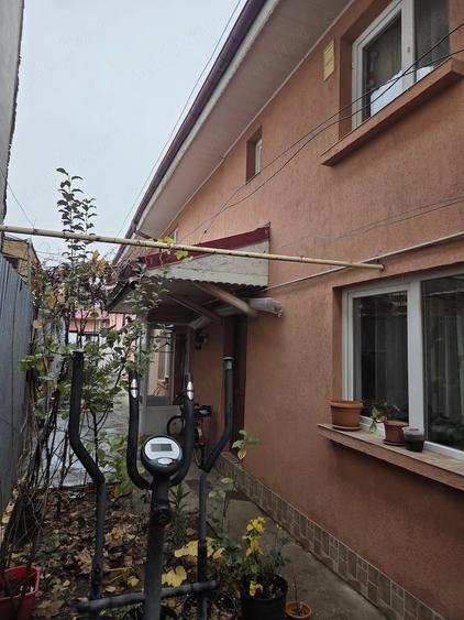 Casă cu 4 camere cu Teren 200 Mp în Exterior Vest