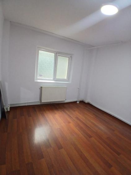 Apartament cu 2 camere decomandat în Energiei