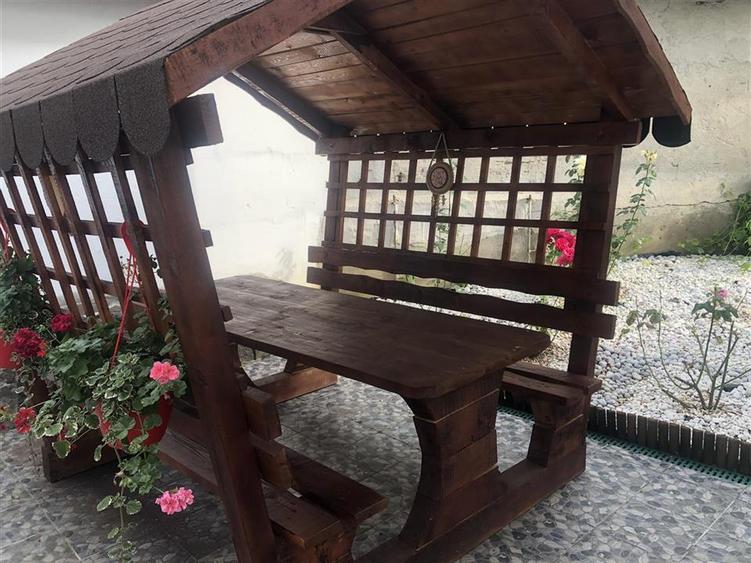 Casă individuală cu 2 camere cu Teren 100 Mp în Schei