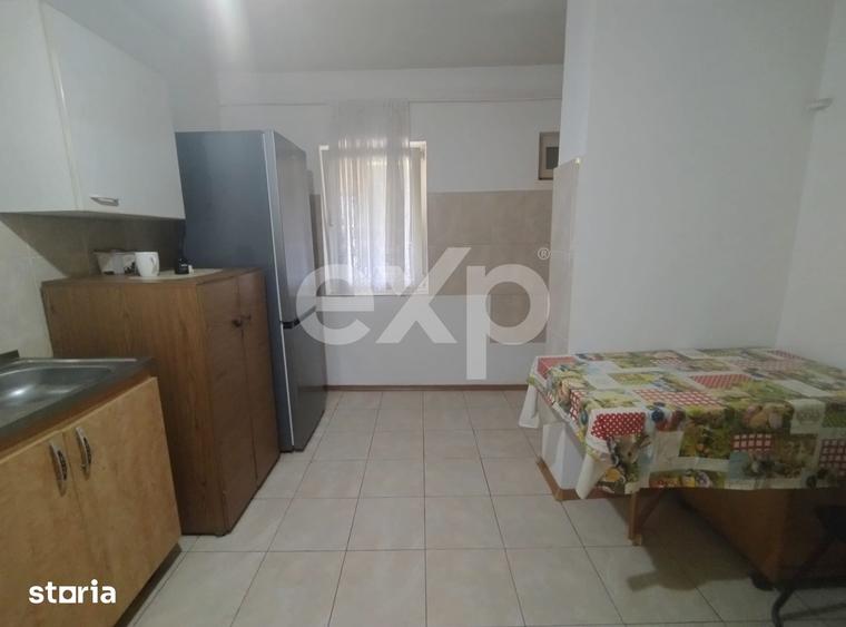 Apartament cu 3 camere decomandat, mobilat în Prundu
