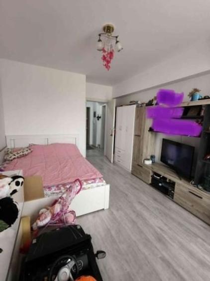 Apartament cu 2 camere semidecomandat, mobilat în Titan