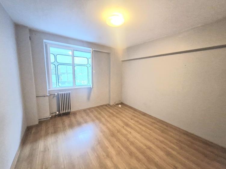 Apartament cu 3 camere decomandat în Tineretului