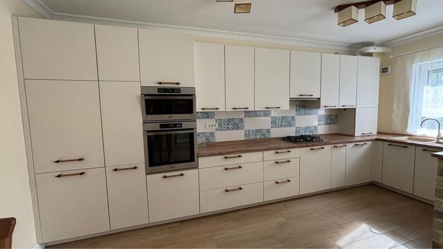Apartament cu 4 camere decomandat în Ghiroda