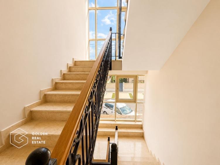 Apartament cu 3 camere decomandat în Subcetate