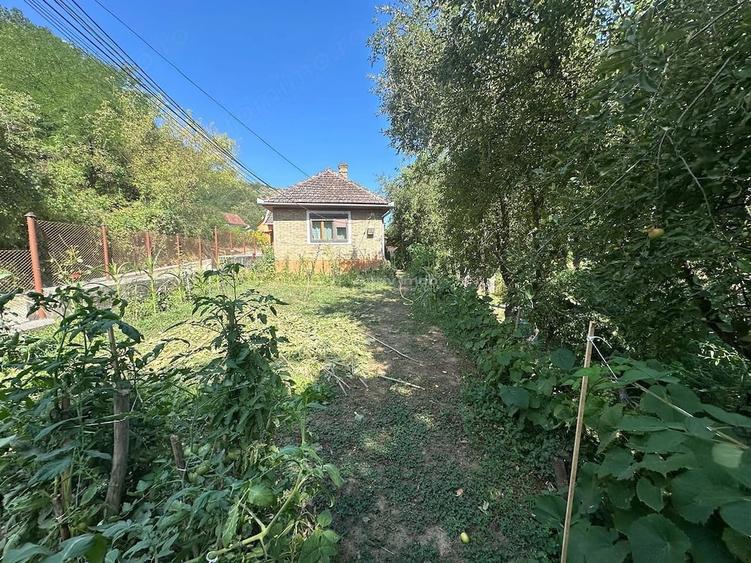 Casă cu 2 camere cu Teren 536 Mp în Central
