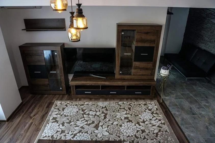 Apartament cu 2 camere semidecomandat, mobilat în Central
