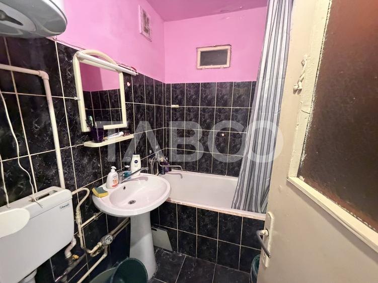 Apartament cu 3 camere semidecomandat, mobilat în Făgăraș