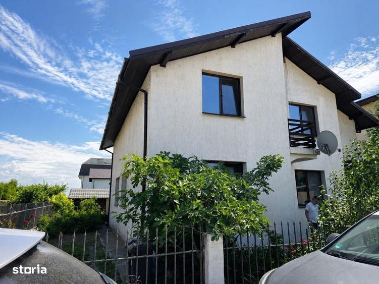 Casă cu 4 camere în Ostratu