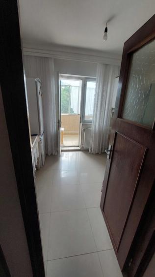 Apartament cu 3 camere decomandat în Sud
