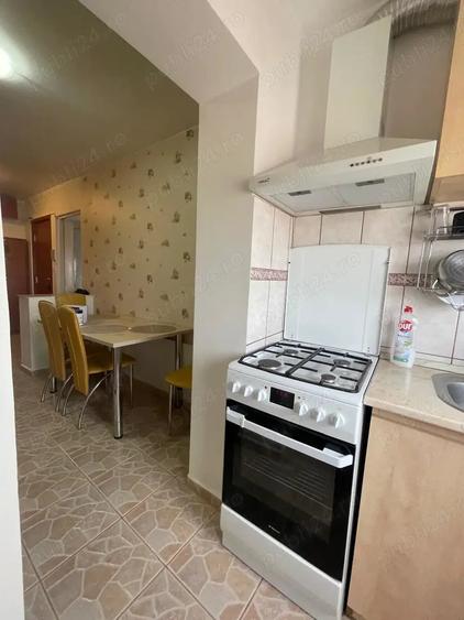 Apartament cu 3 camere decomandat în Nufărul