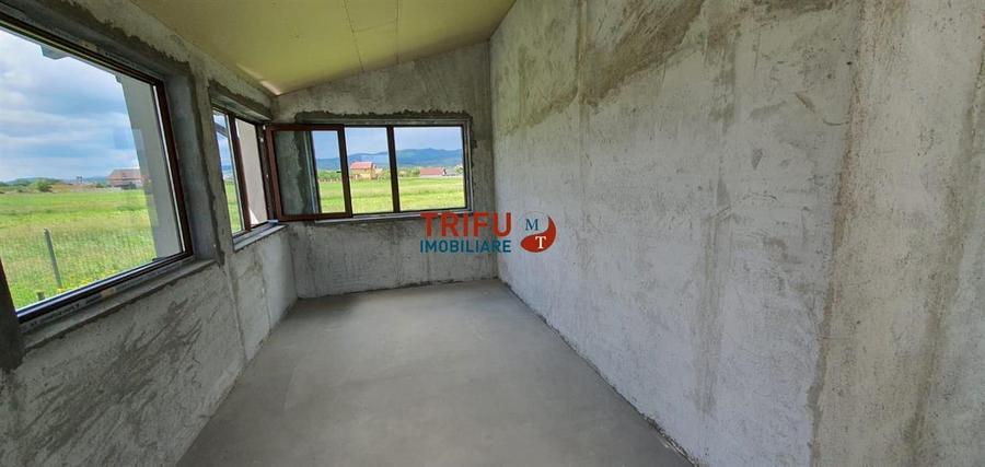 Casă individuală cu 4 camere cu Teren 300 Mp în Partoș