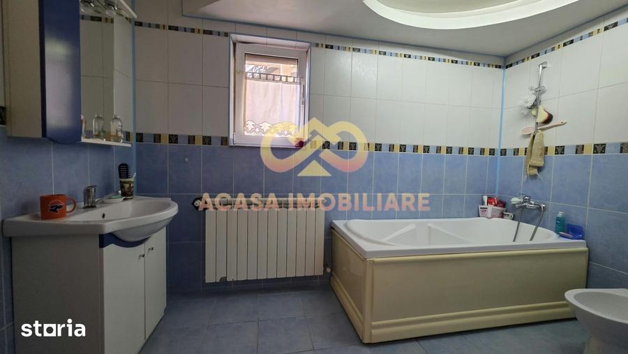 Casă cu 7 camere cu Teren 400 Mp în Tătărași