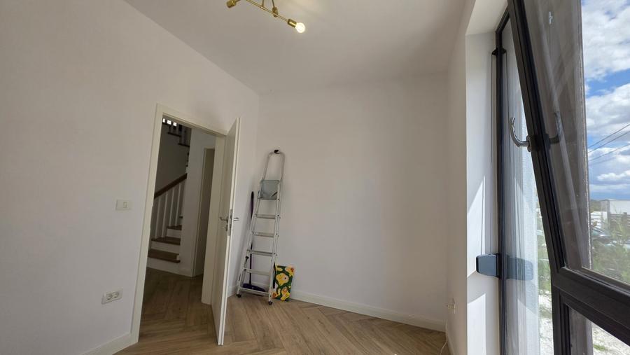 Duplex cu 4 camere cu Canalizare în Dumbrăvița