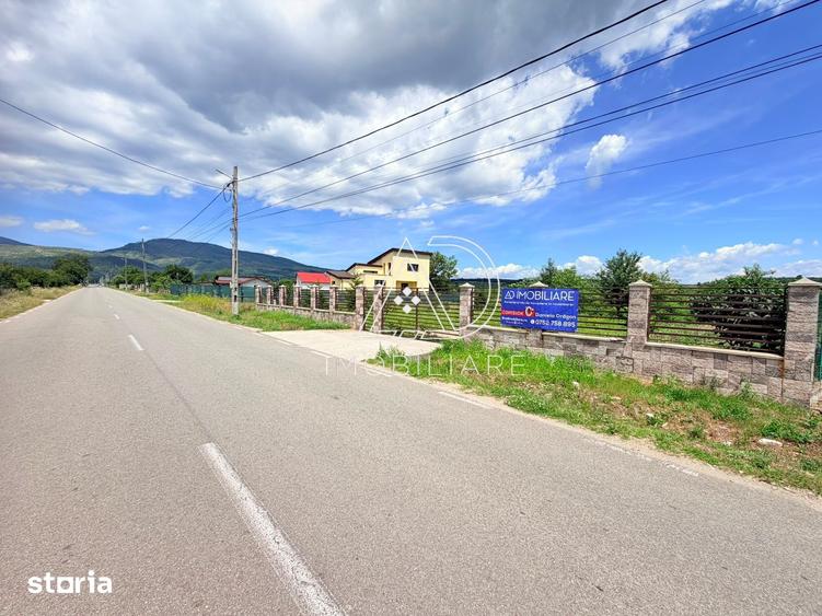 Teren de 8500 mp, în Runcu