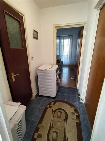 Apartament cu 3 camere semidecomandat în Berceni — fotografia 3