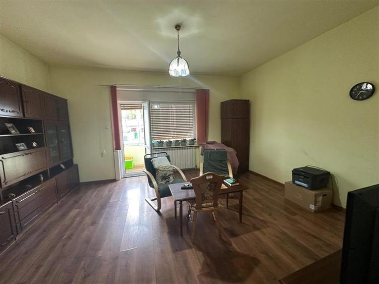 Apartament cu 2 camere decomandat în Vest