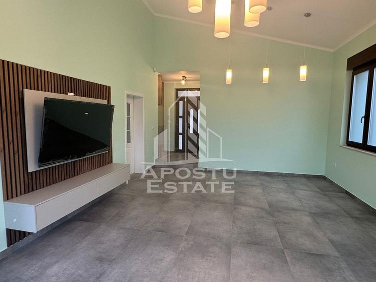 Casă individuală cu 4 camere cu Canalizare în Ghiroda