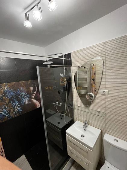 Apartament cu 3 camere decomandat, mobilat în Berceni