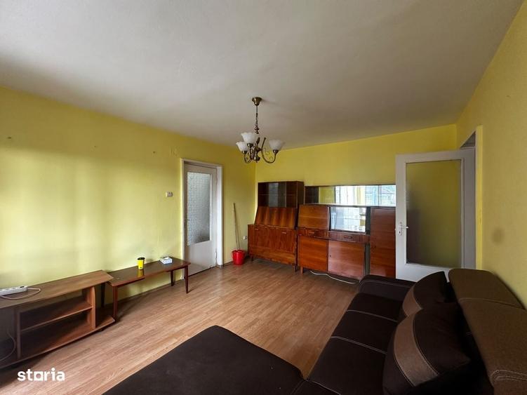 Apartament cu 3 camere semidecomandat în Central
