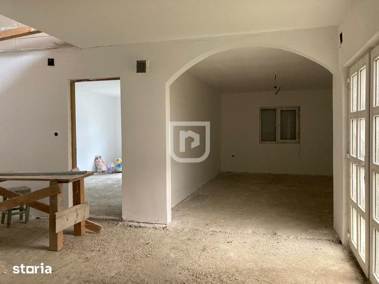 Casă cu 5 camere cu Teren 1330 Mp în Central