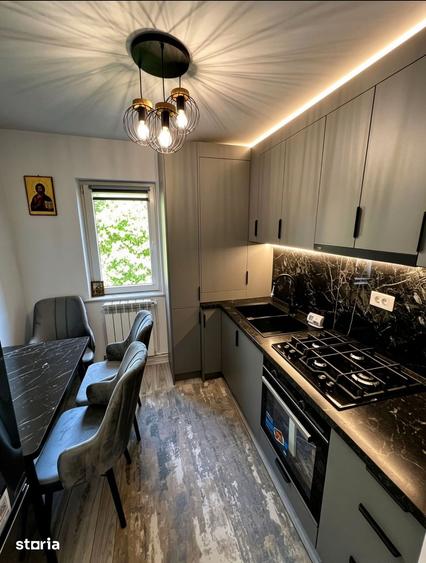 Apartament cu 3 camere decomandat, mobilat în Exterior Vest